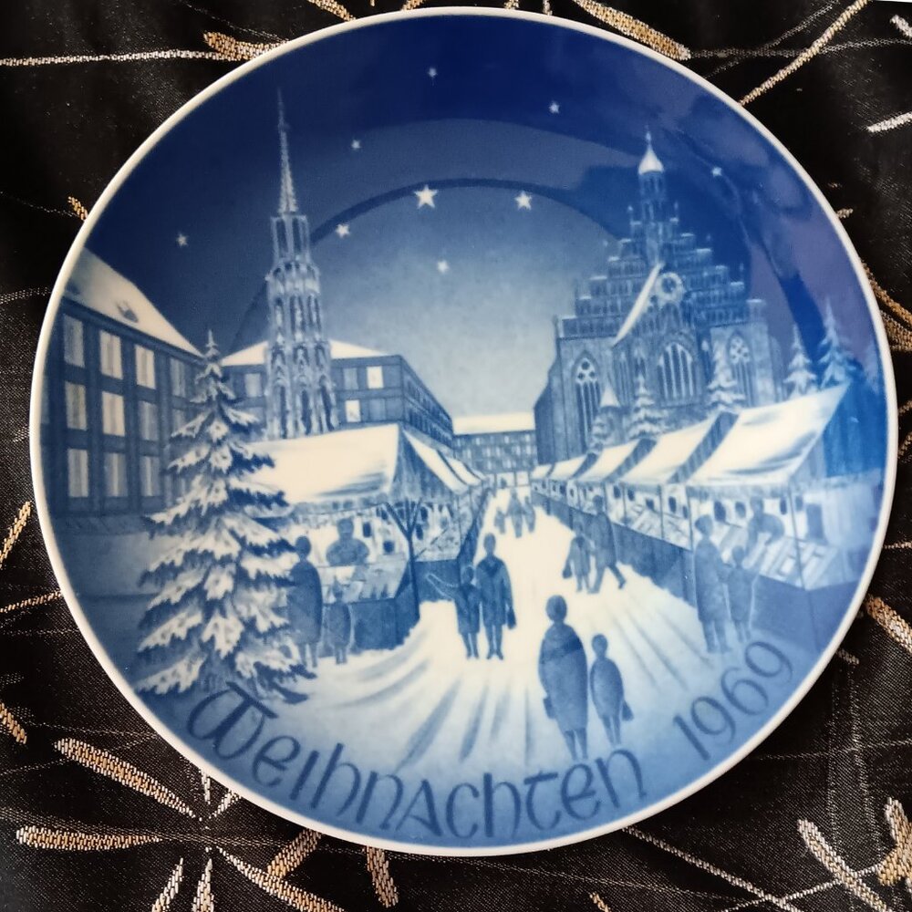 Bareuther Weihnachten 1969 Vintage Blue and White Christmas Plate